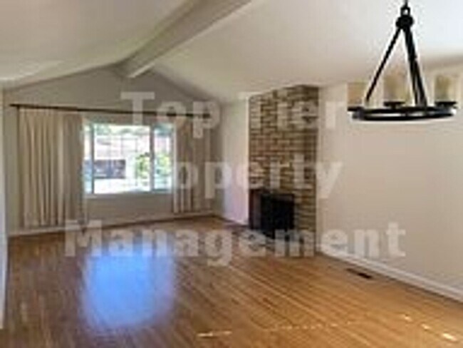 Foto del edificio - Very nice 4 Bed /2 Bath/1,948 Sqft house in desirable Campolindo neighborhood in Moraga available...