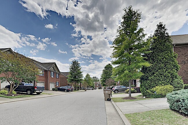 Building Photo - 1052 Ashmore Dr