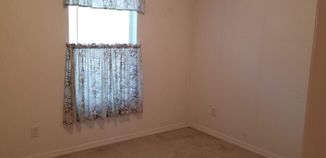 Building Photo - Available! Welcome Home!
