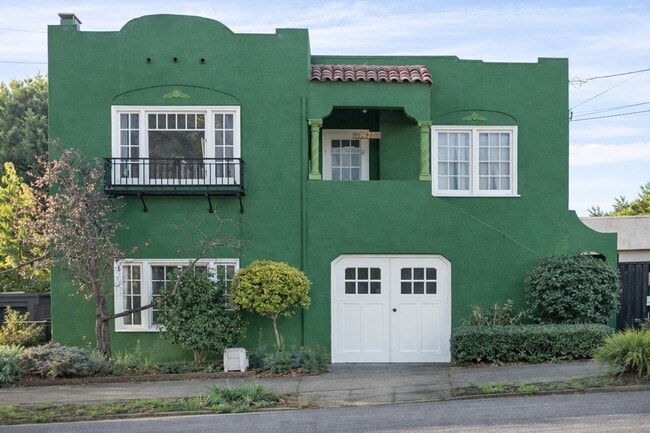 Building Photo - 1621 E 38th St