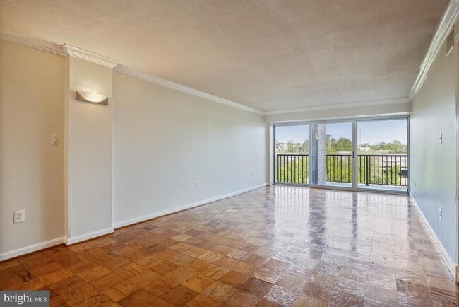 Building Photo - 1300 Army Navy Dr