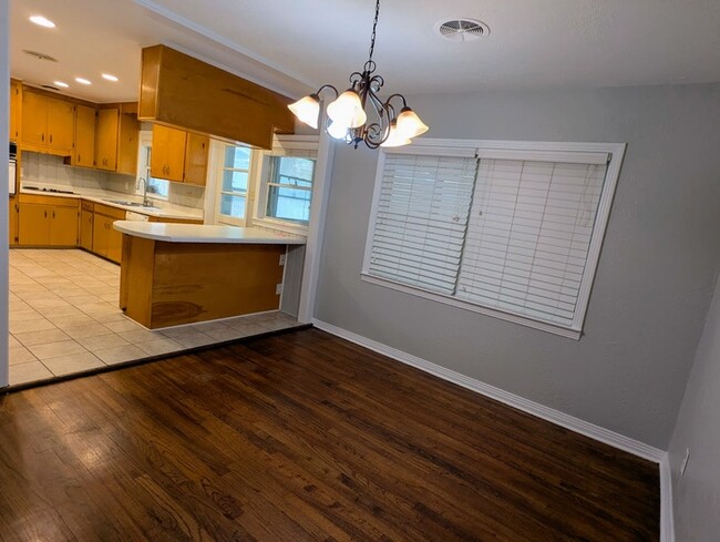 Foto del edificio - 1512 Sunset Ln