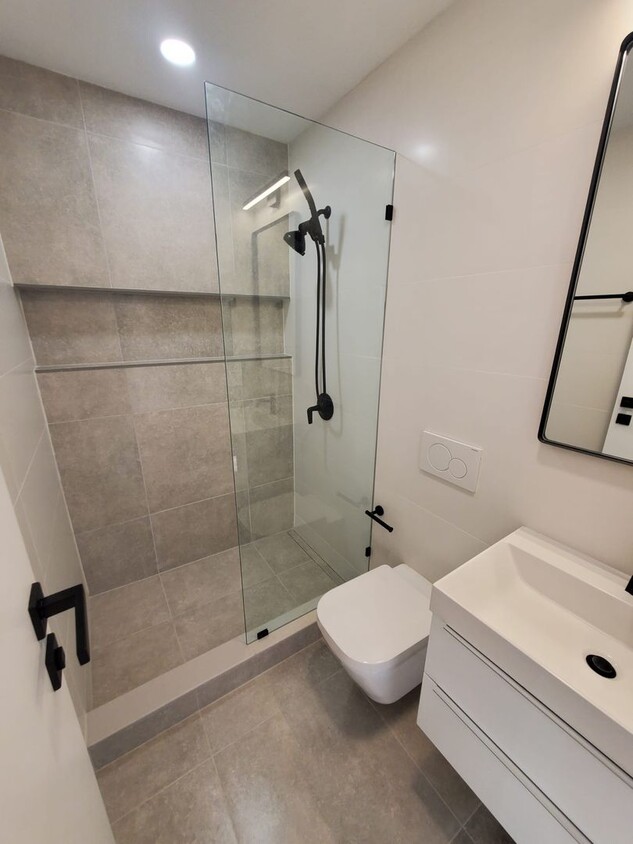Foto principal - 141 N St