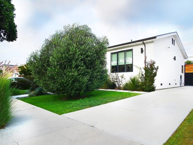 Foto del edificio - 3744 Somerset Dr