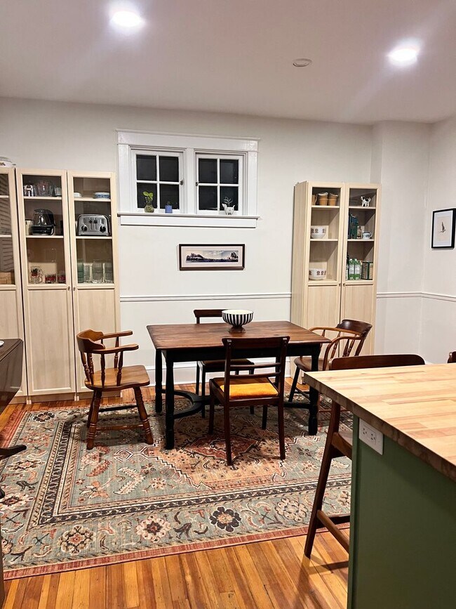 Foto del edificio - Charming Reynolds Ave Rental – Spacious Yard, Stylish Kitchen, Great Location