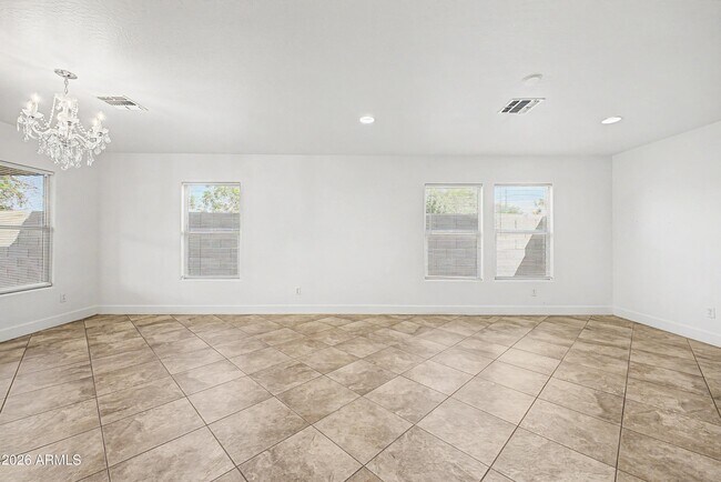 Foto del edificio - 16332 W Moreland St
