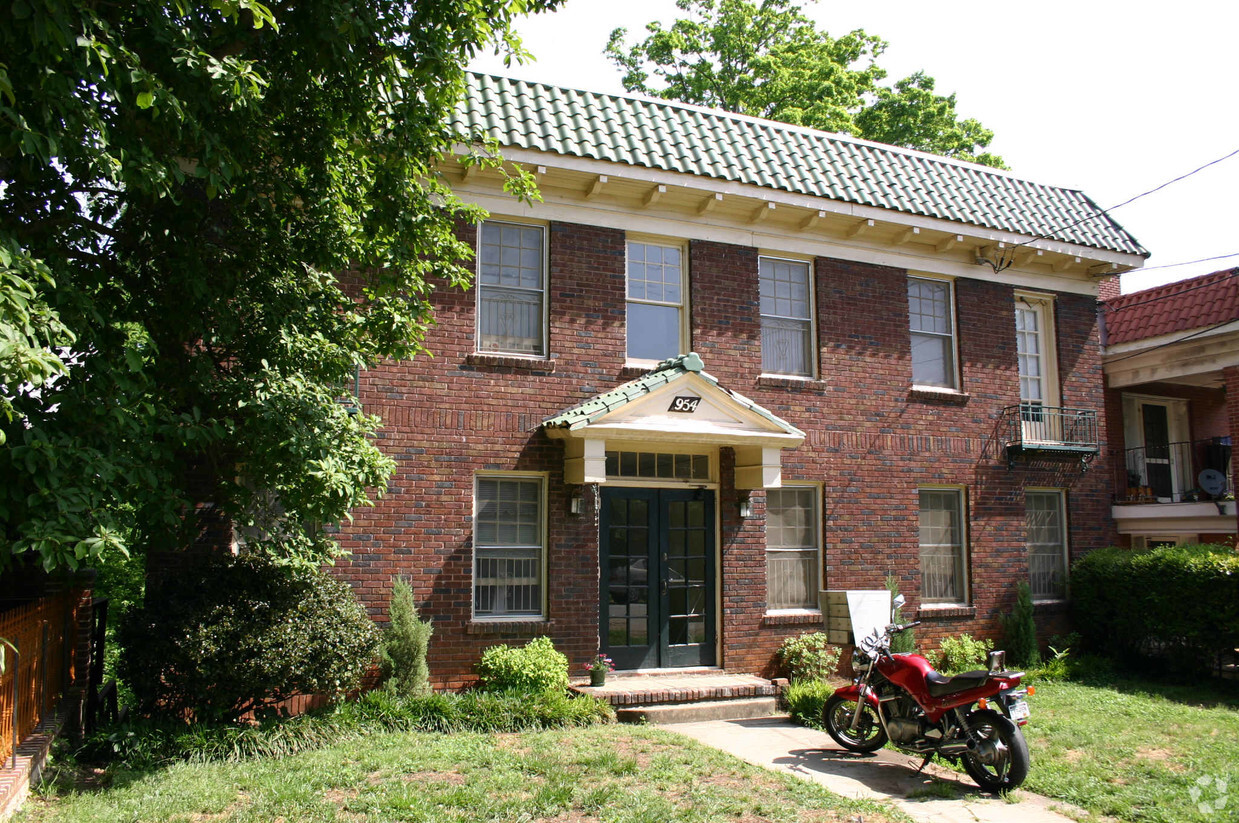 Foto del edificio - Greenwood Avenue Apartments