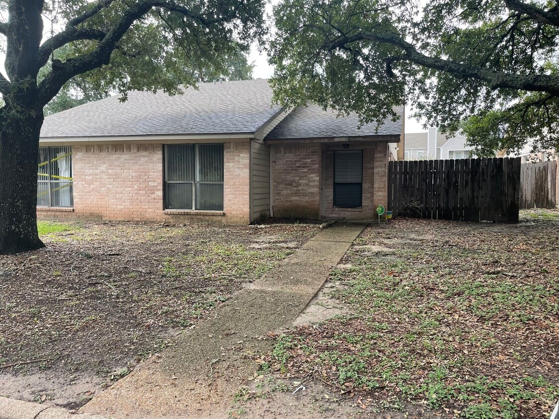 AVAILABLE FOR AUGUST MOVE IN!!! Spacious ... - AVAILABLE FOR AUGUST MOVE IN!!!  Spacious ...
