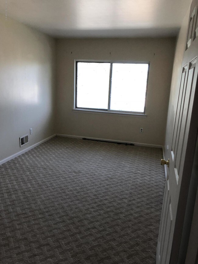 Building Photo - 108 Vogel Loop