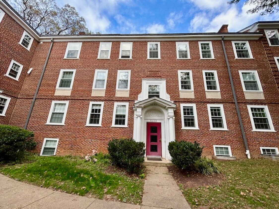 Foto principal - 3640 39th Street NW #E527