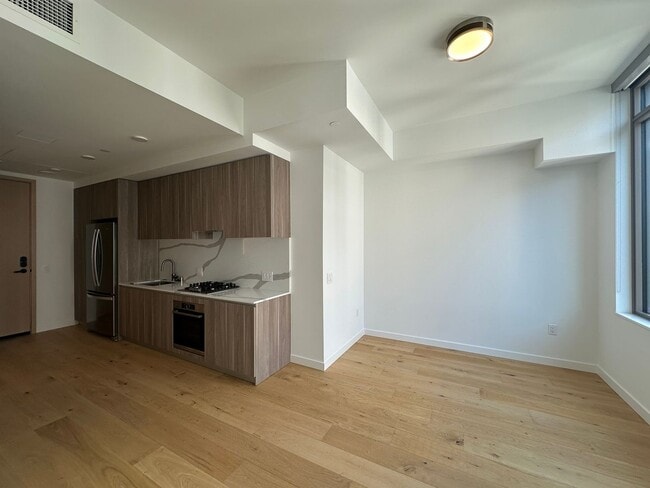 Building Photo - 10232 NE 10th St