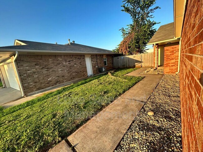 Foto del edificio - 1307 Summerton Pl