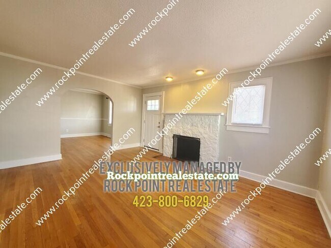 Building Photo - 408 S Howell Ave