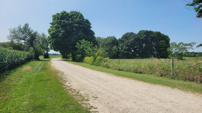 Building Photo - 39W910 US-20