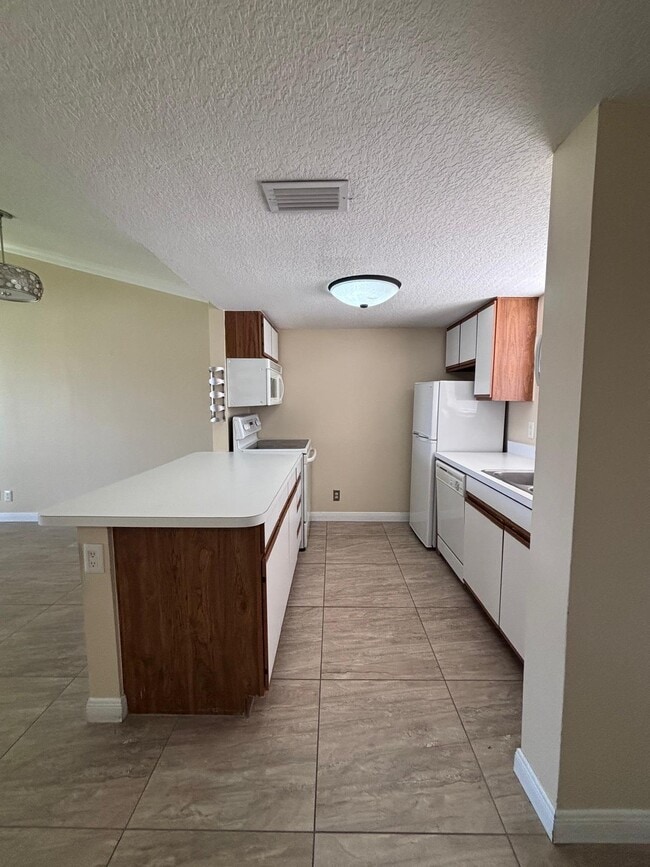 Building Photo - 6324 La Costa Dr