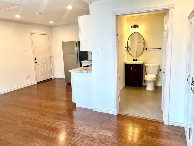 Foto del edificio - 1332 W 21st St