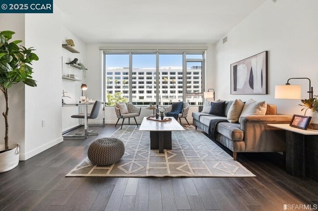 Building Photo - 1000 3rd St