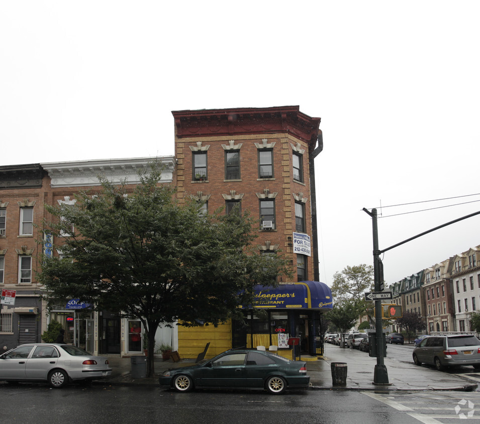 Foto del edificio - 1082 Nostrand Ave