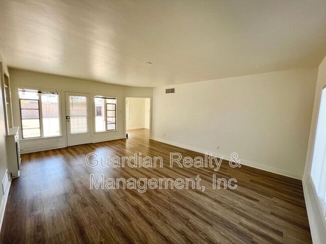 Building Photo - 535 W Edgemont Ave