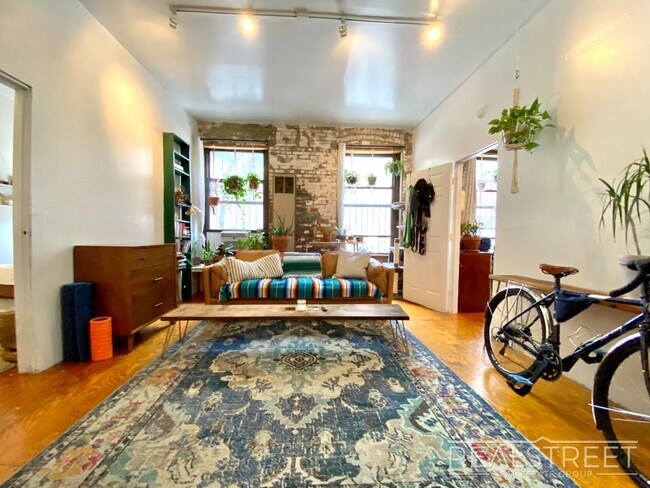 Foto del edificio - Spacious 2 Bed LOFT in Williamsburg!