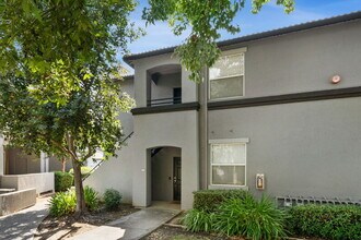 Building Photo - 5201 Laguna Oaks Dr