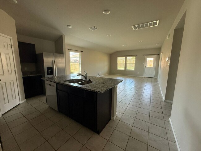 Foto del edificio - 5701 Madelyn Dr