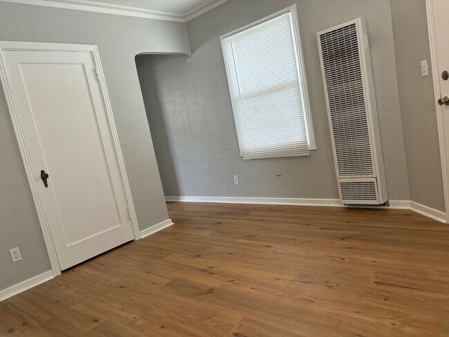 Building Photo - Terrific Corner Location w/Storage Garage!