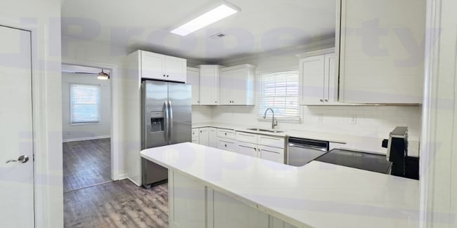 Building Photo - 106 Smith St