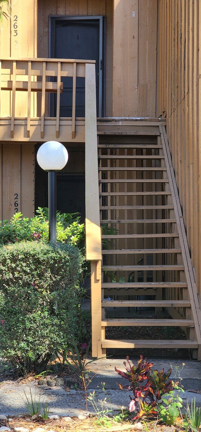 Building Photo - 263 Crown Oaks Way