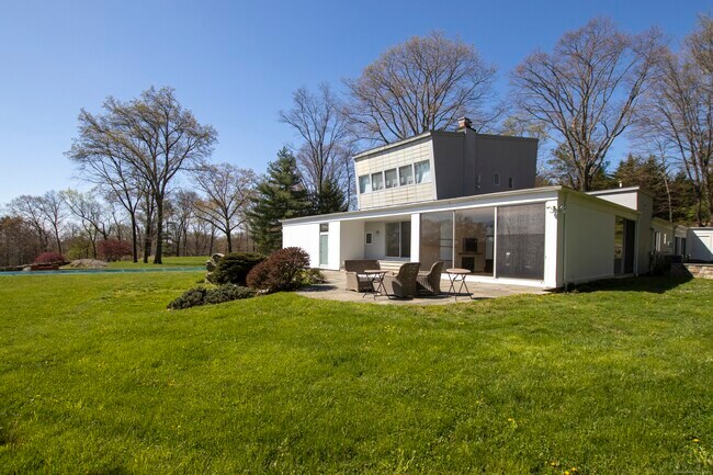 Building Photo - 491 Riversville Rd