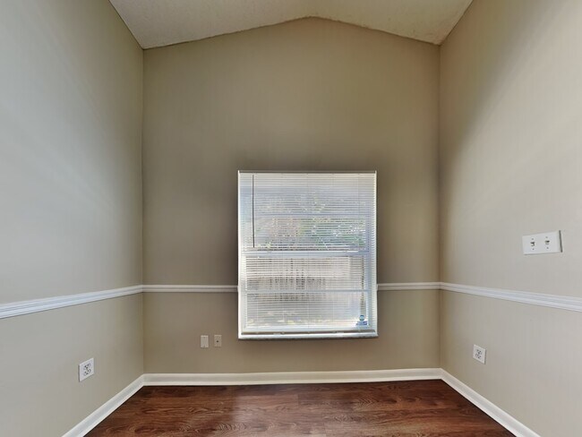 Building Photo - 8810 Hampden Dr