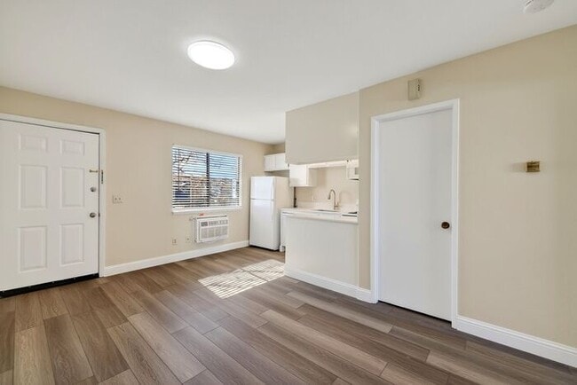 Building Photo - Modern Central Reno Gem | Minutes from Midtown Reno