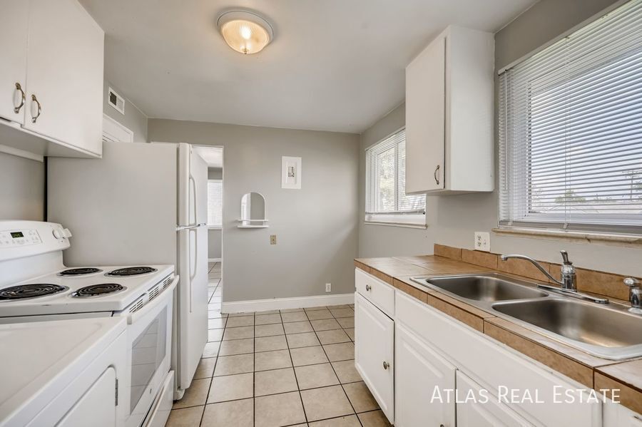 Foto principal - 1379 Lansing St