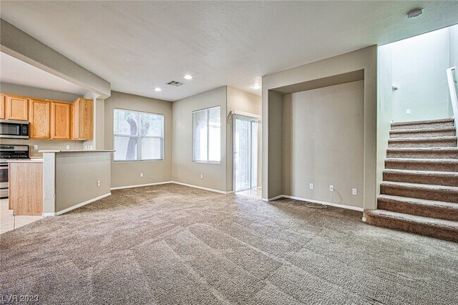 Building Photo - 8568 Primula Ct