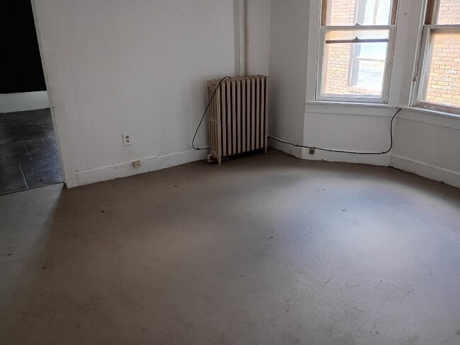 Building Photo - 109 S Market St