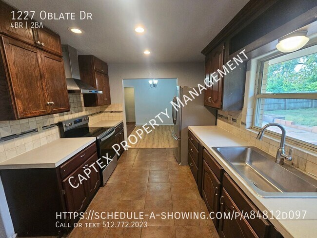 Building Photo - 1227 Oblate Dr