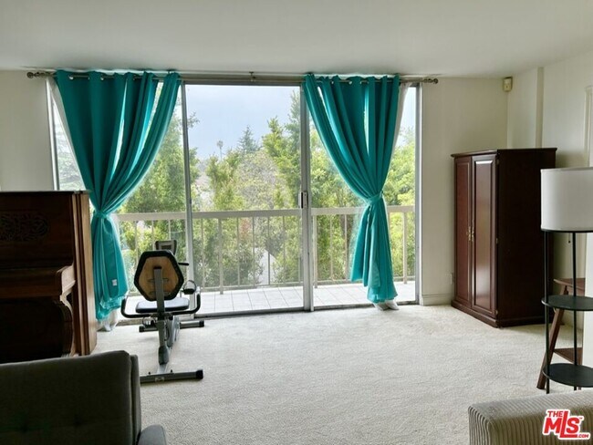 Foto del edificio - 10747 Wilshire Blvd