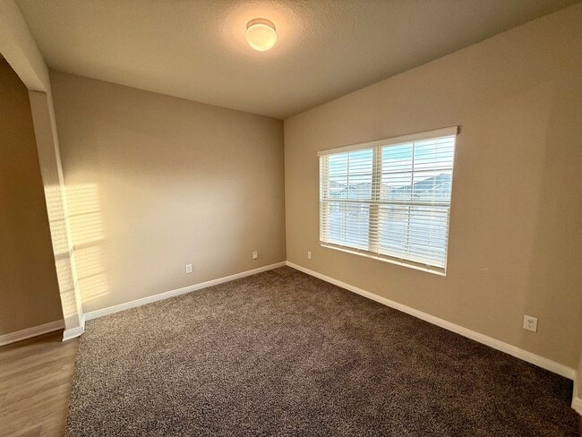 Building Photo - Modern Comfort and Stylish Living