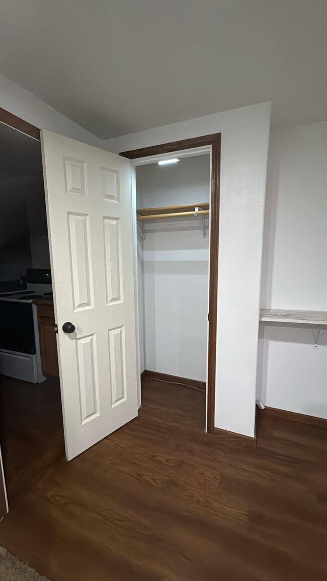 Armario de la sala de estar - 1011 5th Ave SE