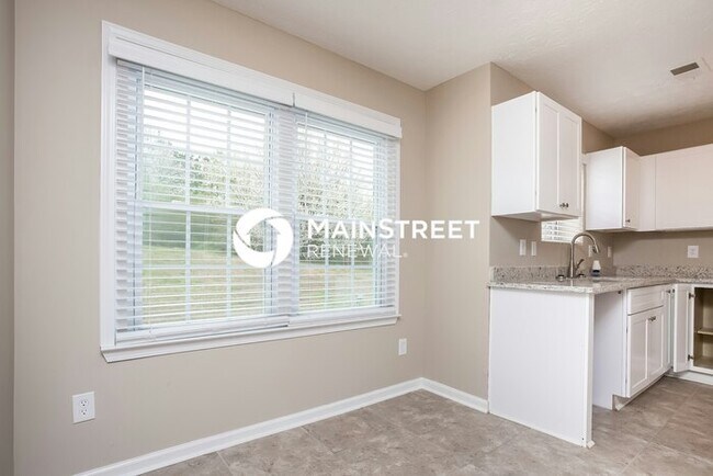 Foto del edificio - 4 Bedroom Pet-Friendly Home in Douglasville, GA with Main Street Renewal