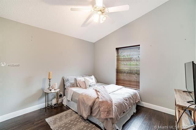 Foto del edificio - 14181 Castlerock Way