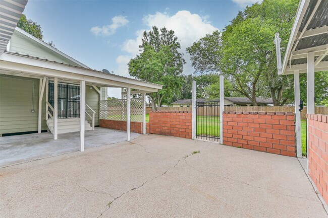 Building Photo - 5220 Krueger Dr