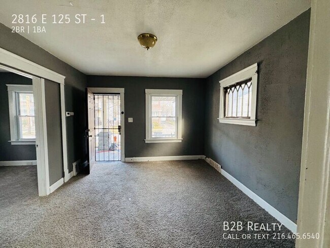 Foto del edificio - 2816 E 125th St