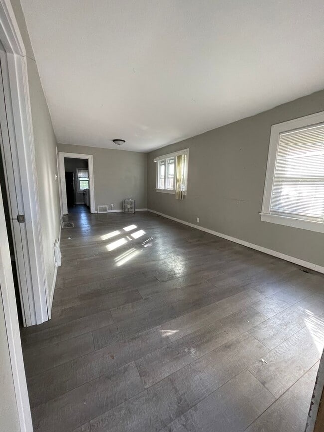 Building Photo - Private 2 bedroom with oversized yard comi...