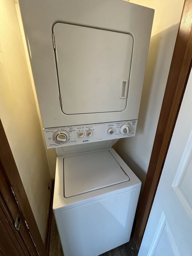 Building Photo - 1 Bedroom 1 Bathroom Condo!