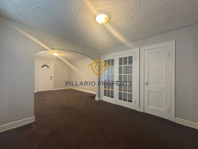 Foto del edificio - 1137-1139 W 35th St