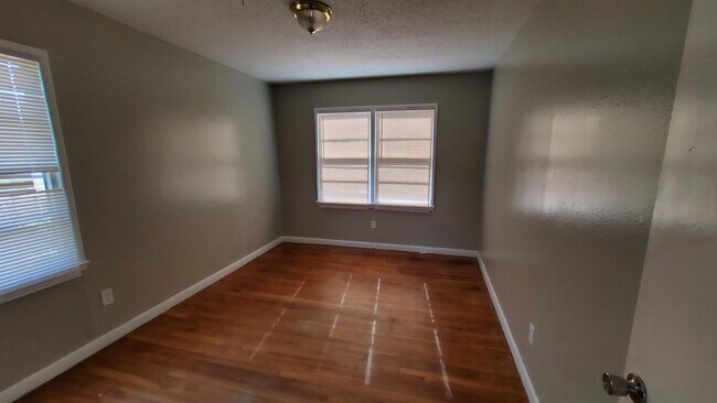 Foto del edificio - 4905 S Parker St