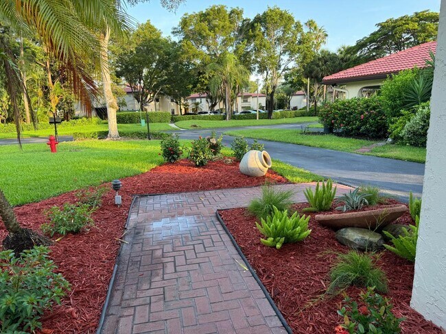 Foto del edificio - 21708 Tall Palm Cir