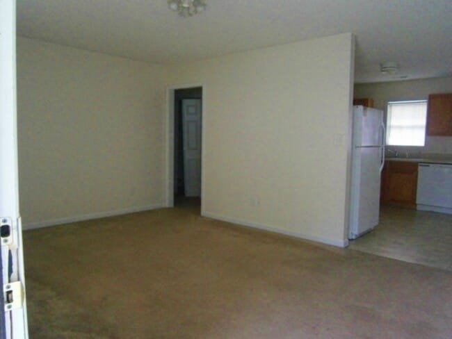Building Photo - 231A Lakewood Dr
