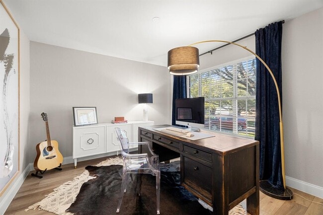 Building Photo - 1506 Woodstone S